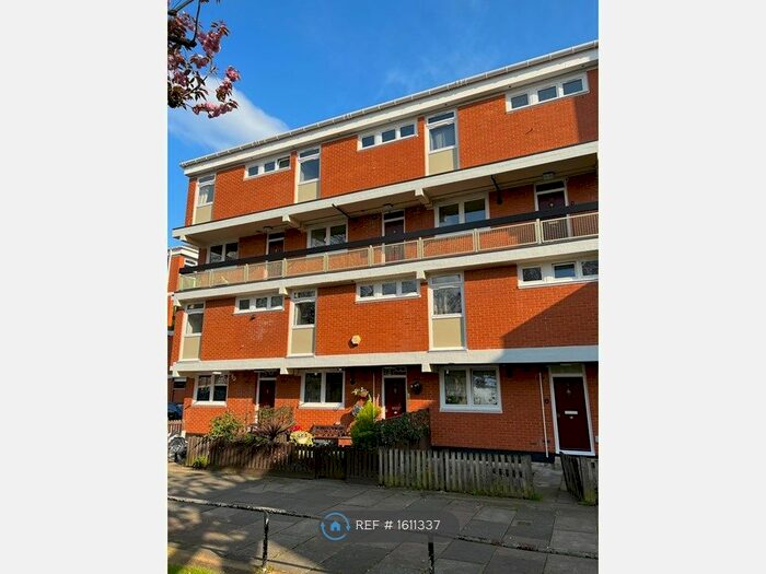 3 Bedroom Maisonette To Rent In Calgary Court, London, SE16