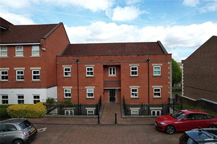 2 Bedroom Apartment For Sale In Alexandra Road, Aldershot, Hampshire, GU11