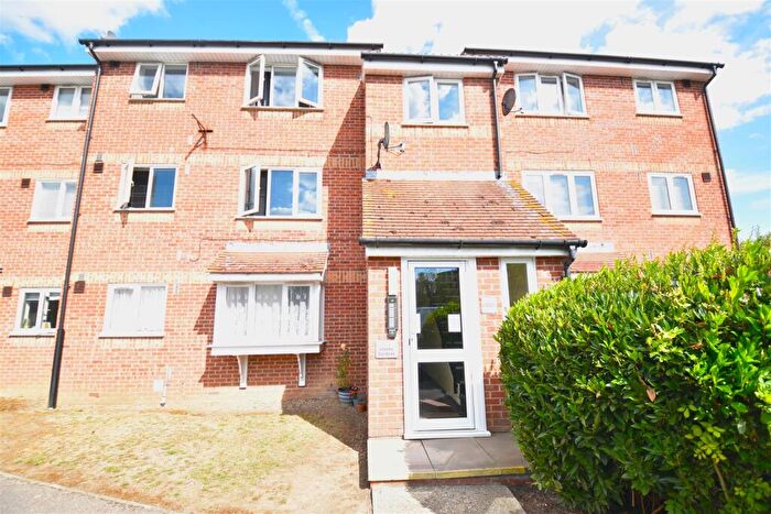 Studio For Sale In Lesney Gardens, Rochford, SS4