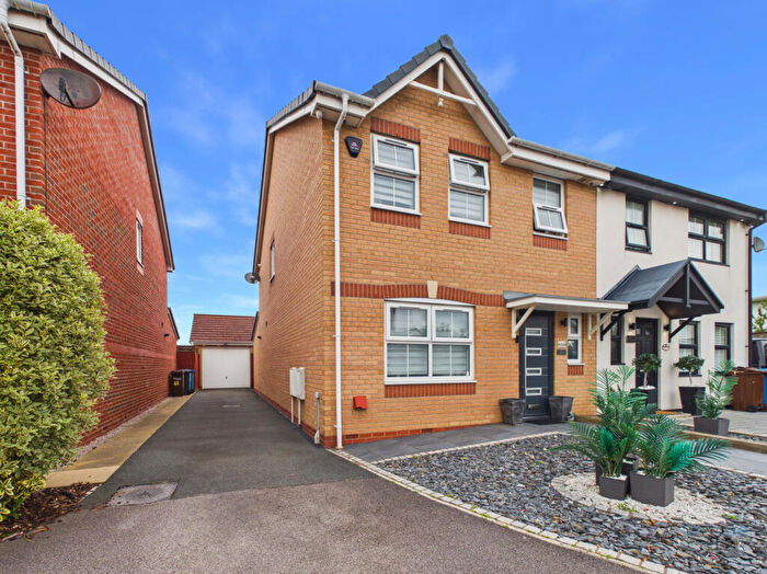 3 Bedroom Semi Detached House For Sale In Holly Wood Way, Blackpool, FY4