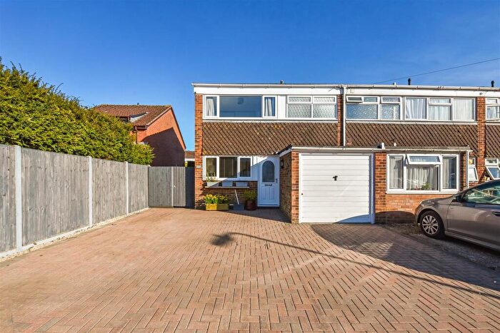 3 Bedroom End Of Terrace House For Sale In Gallaghers Mead, Andover, SP10
