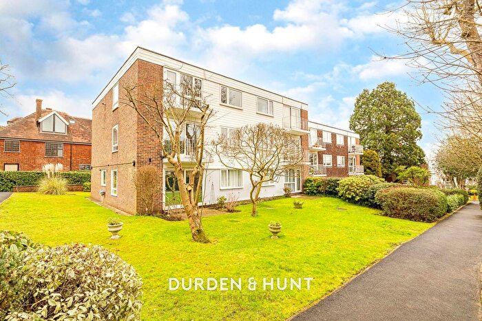 2 Bedroom Flat To Rent In High Road, Buckhurst Hill, IG9