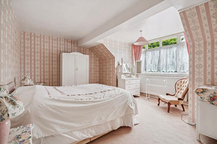 4 Bedroom Detached House For Sale In Maybrook Gardens, High Wycombe, HP13