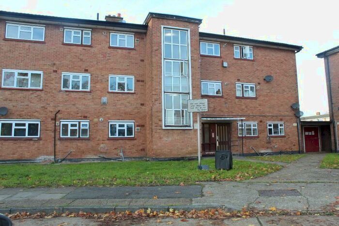 2 Bedroom Ground Flat To Rent In Malan Square, Rainham, Essex, RM13