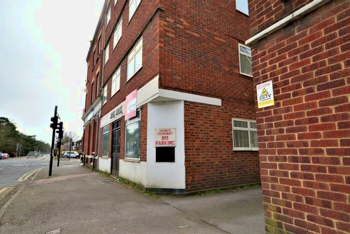 2 Bedroom Flat To Rent In Balcombe Road, Horley, Surrey, RH6