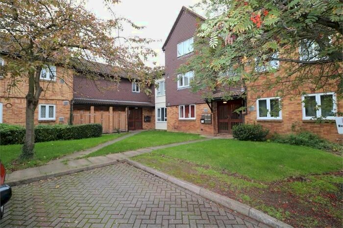 Studio To Rent In Brendon Close, Harlington, Hayes, UB3