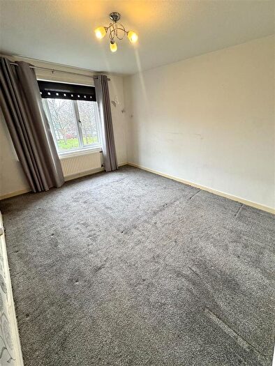 2 Bedroom Flat To Rent In Kingseat Avenue, Grangemouth, FK3