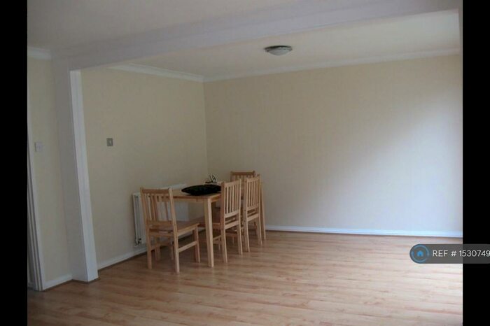 4 Bedroom Terraced House To Rent In Knightswood Close, Edgware, HA8