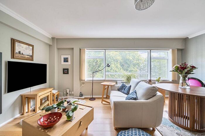 1 Bedroom Flat For Sale In Grosvenor Lodge, Pimlico, London, SW1V