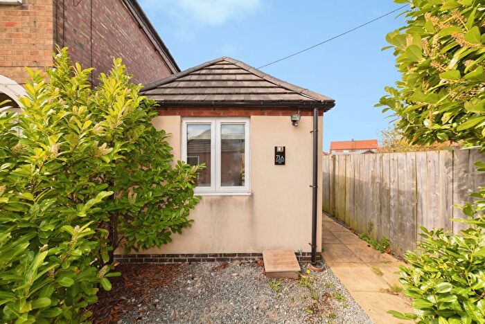 1 Bedroom Bungalow For Sale In Swinemoor Lane, Beverley, HU17