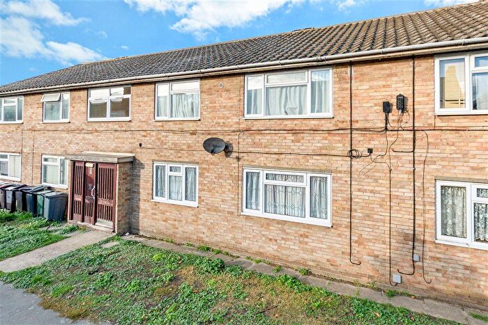 2 Bedroom Flat For Sale In Milton Road, Swanscombe, Kent, DA10
