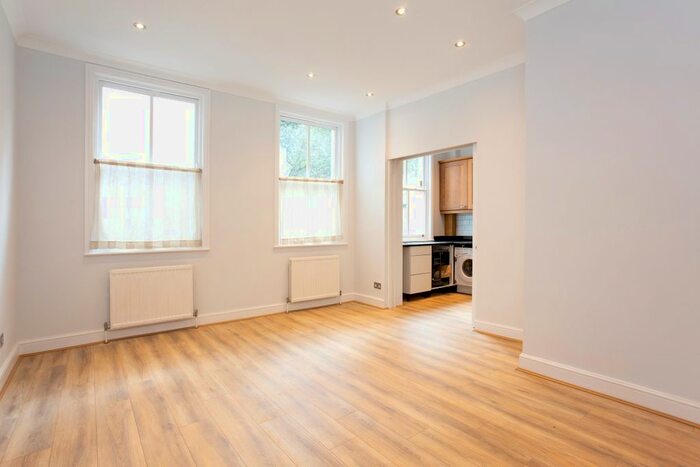 2 Bedroom Flat To Rent In Kensington Church Walk, London, W8