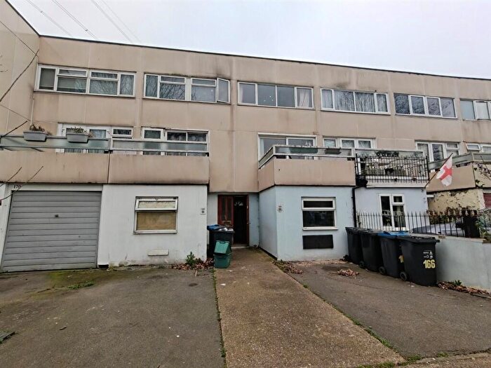 4 Bedroom End Of Terrace House For Sale In Belgrave Walk, Mitcham, CR4