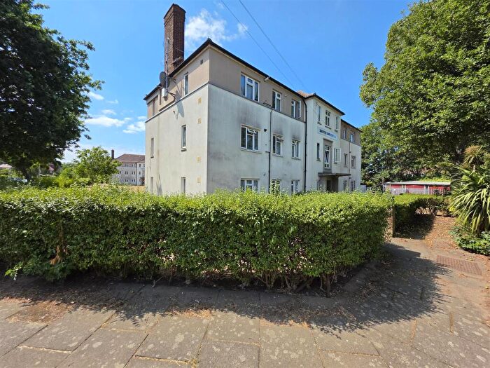 2 Bedroom Flat For Sale In Bevan Avenue, Barking, IG11