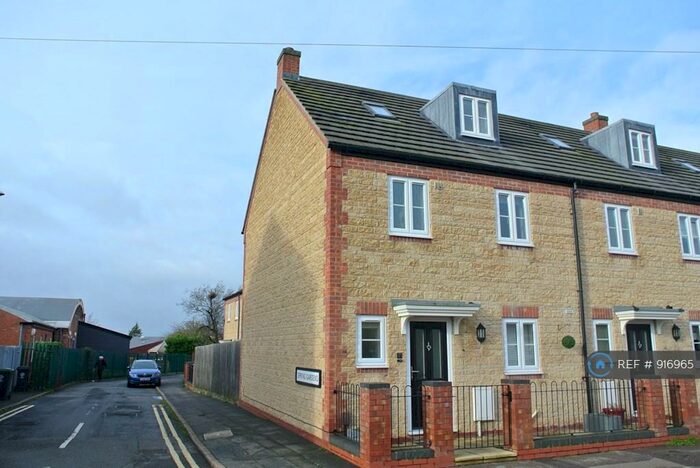 4 Bedroom End Of Terrace House To Rent In Saffron Road, Higham Ferrers, NN10