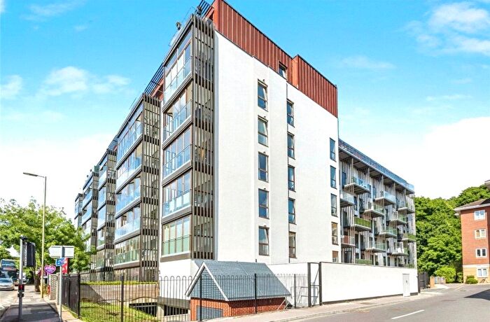2 Bedroom Flat For Sale In Farnborough Road, Farnborough, Hampshire, GU14