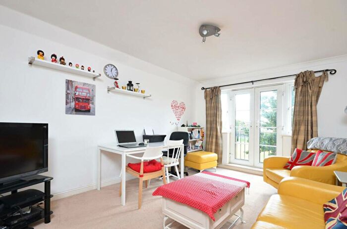 2 Bedroom Flat To Rent In Birkenhead Avenue, Kingston, Kingston Upon Thames, KT2