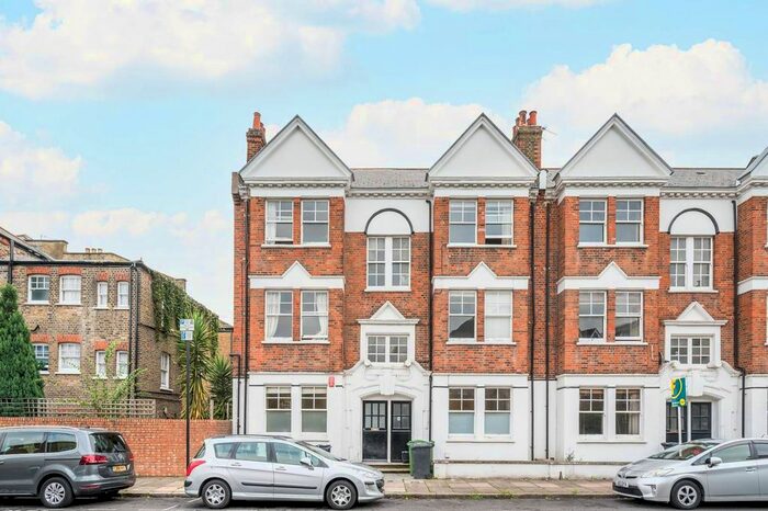 2 Bedroom Flat To Rent In Liberty Street, Oval, London, SW9