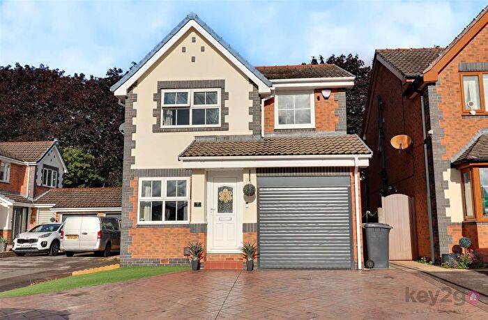 3 Bedroom Detached House For Sale In Farm View Close, Hackenthorpe, Sheffield, S12