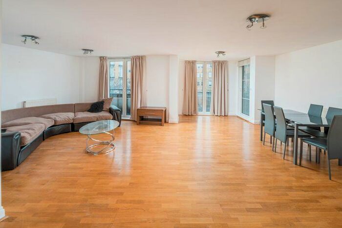 3 Bedroom Flat To Rent In Alberts Court, Palgrave Gardens, London, NW1