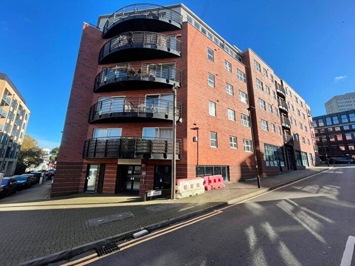 3 Bedroom Flat To Rent In Edward Street, Birmingham, West Midlands, B1
