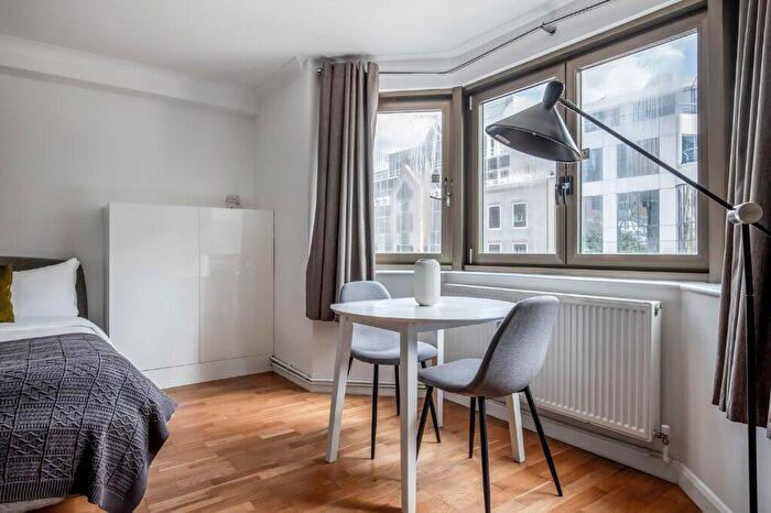 Studio To Rent In Portsoken Street, London, E1