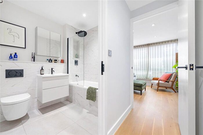 1 Bedroom Apartment For Sale In Silvester Road, East Dulwich, London, SE22