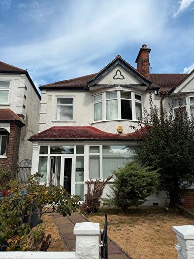 3 Bedroom Semi-Detached House To Rent In Pollards Hill South, London, SW16