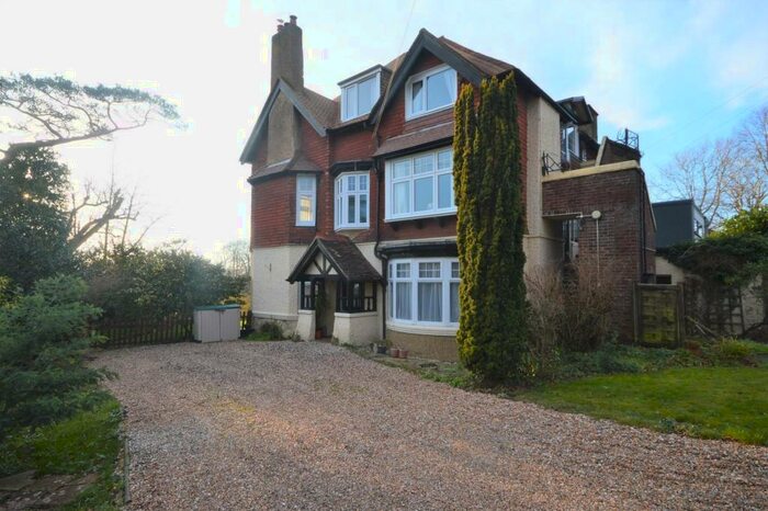 2 Bedroom Flat To Rent In North Road, CT21