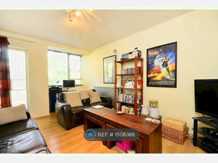 2 Bedroom Flat To Rent In Tildesley Road, London, SW15