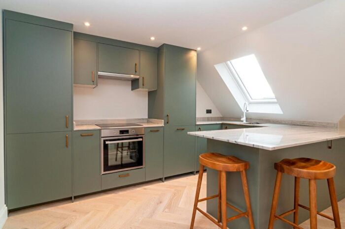 2 Bedroom Apartment For Sale In Melrose Avenue, Willesden Green, London, NW2