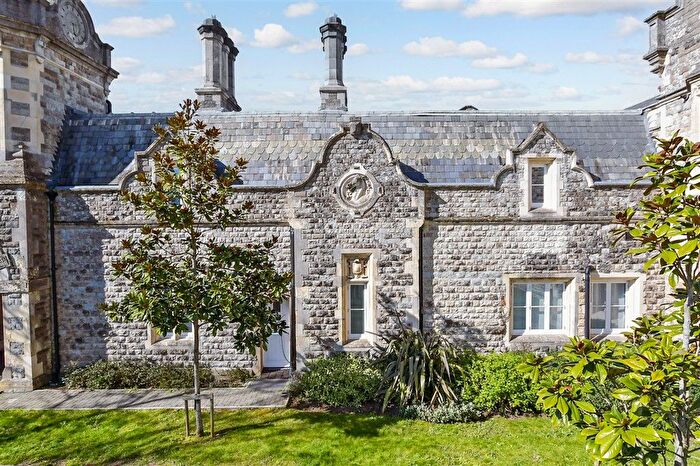 2 Bedroom Maisonette For Sale In Culpeper Road, Aylesford, Kent, ME20