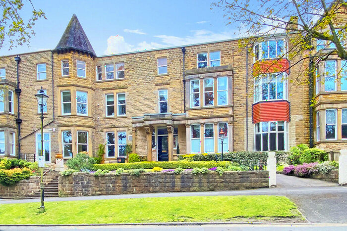 2 Bedroom Apartment To Rent In Kensington Apartments, Valley Drive, Harrogate, HG2