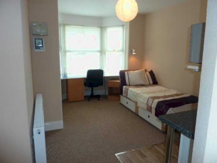 1 Bedroom Studio To Rent In North Hill, Mutley, Plymouth, PL4