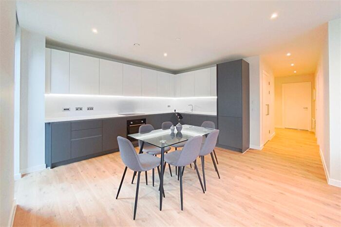 3 Bedroom Apartment To Rent In The Stile, M4