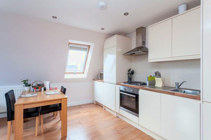 1 Bedroom Flat To Rent In High Street, Potters Bar, EN6