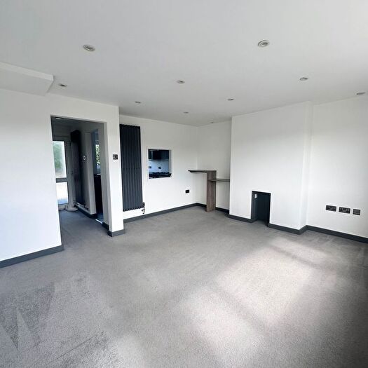 2 Bedroom Maisonette For Sale In Long Cross, Felton, BS40