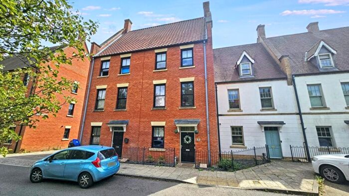 5 Bedroom Town House For Sale In Clickers Drive, Northampton, NN5