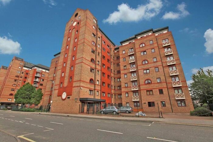 2 Bedroom Flat To Rent In William Morris Way, London, SW6