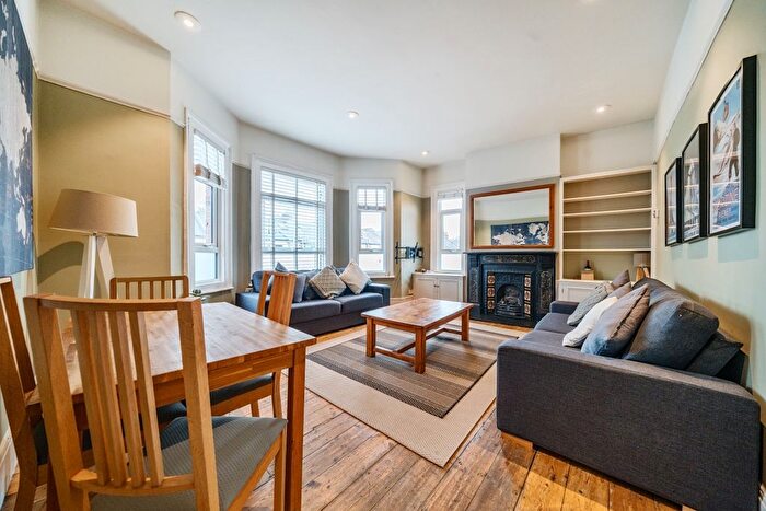 3 Bedroom Flat To Rent In Earlsfield Road, Earlsfield, London, SW18
