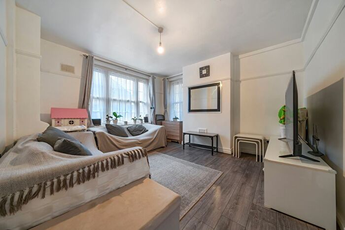 2 Bedroom Maisonette For Sale In Azof Street, Greenwich, SE10