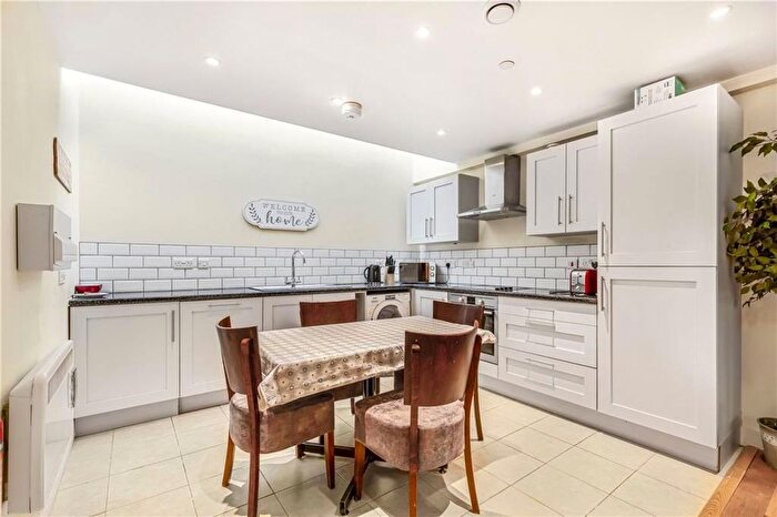 2 Bedroom Flat To Rent In Trinity Gardens, Brixton, SW9