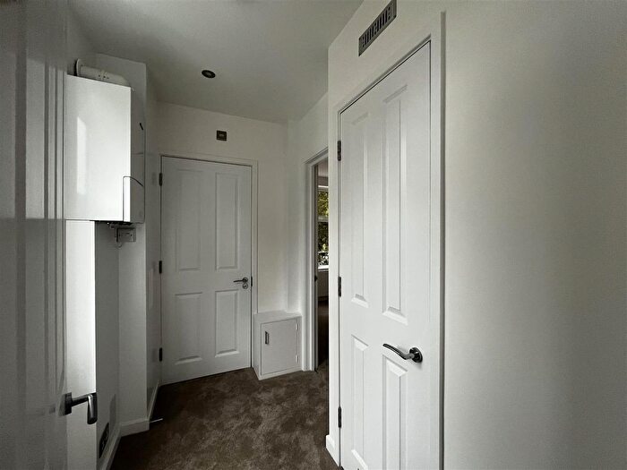 2 Bedroom Flat To Rent In Brixton Hill, London, SW2