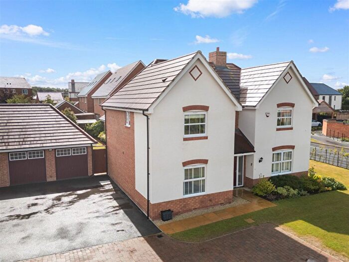 4 Bedroom Detached House For Sale In Hawthorn Place, Stratford-Upon-Avon, CV37