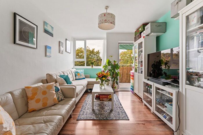 2 Bedroom Flat For Sale In Carslake Road, London, SW15