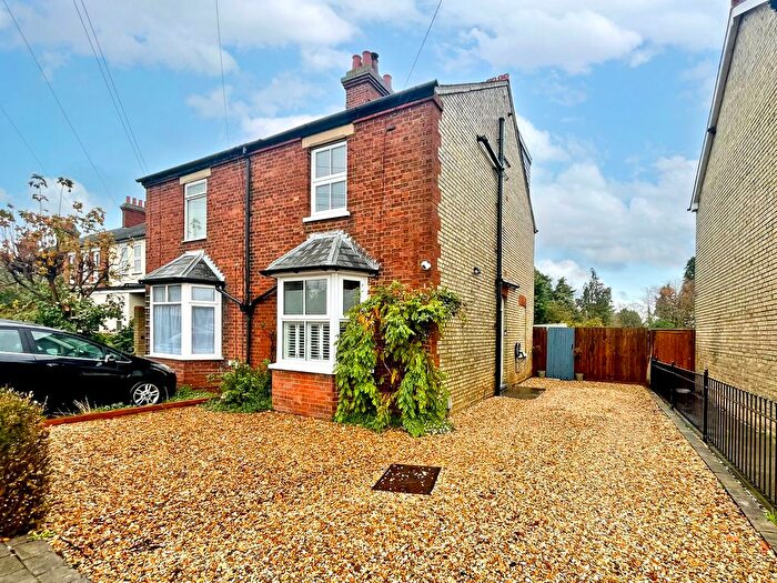 4 Bedroom Semi-Detached House For Sale In Drove Road, Biggleswade, SG18