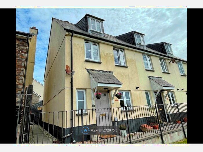 3 Bedroom End Of Terrace House To Rent In Roselare Close, St. Austell, PL25
