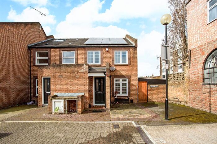 4 Bedroom End Terrace House To Rent In Rectory Square, Stepney, E1