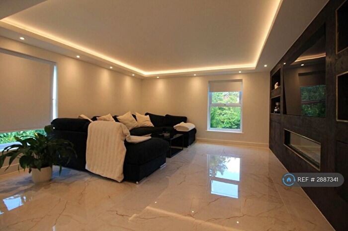 2 Bedroom Flat To Rent In Old Park Road, Enfield, EN2