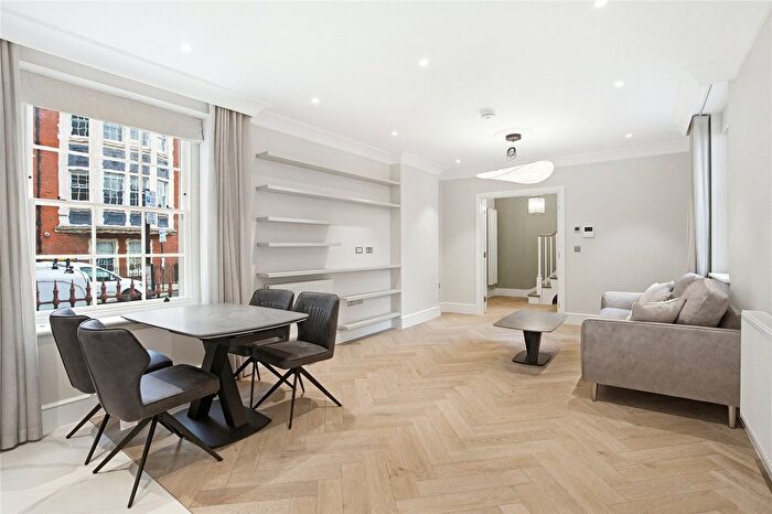 2 Bedroom Flat To Rent In Devonshire Street, Marylebone, London, W1G